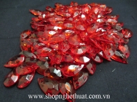 Cánh trong màu đỏ