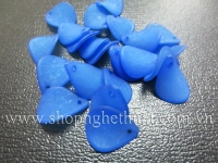 Cánh mai màu xanh biển