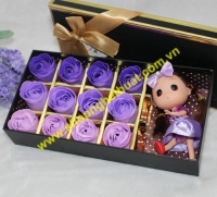 Hoa hồng sáp hộp CN kèm Búp bê. Mã HST 08 - 12 bông (23 x 11.5 x 5cm)