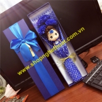 Hoa phăng sáp bó hộp CN kèm Búp bê. Mã HSB06 - 3 bông (34 x 10 x 5cm)