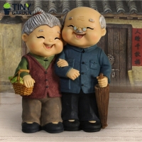 Ông bà lão đi chợ