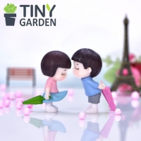 Cặp đôi cầm ô