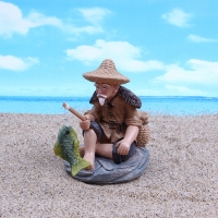 Tượng ông lão câu cá nhỏ