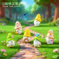 Chú lùn đội mũ 